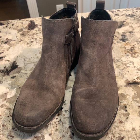 Born distressed suede booties, size 8M - Picture 3 of 7
